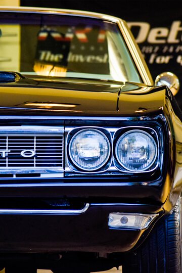 Close-up picture of the front of a 1975 Pontiac GTO